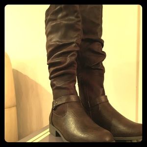 Natural Reilly boots size 9